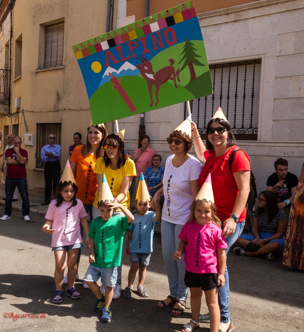 Gigantes y Cabezudos baile vermut (concurso de disfraces)