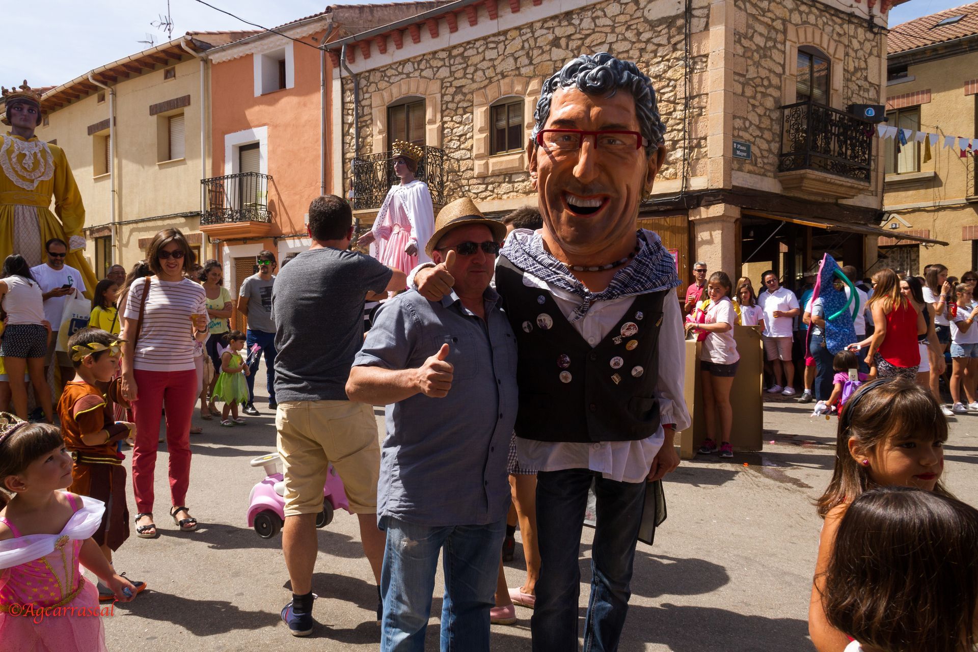 Gigantes y Cabezudos baile vermut (concurso de disfraces)