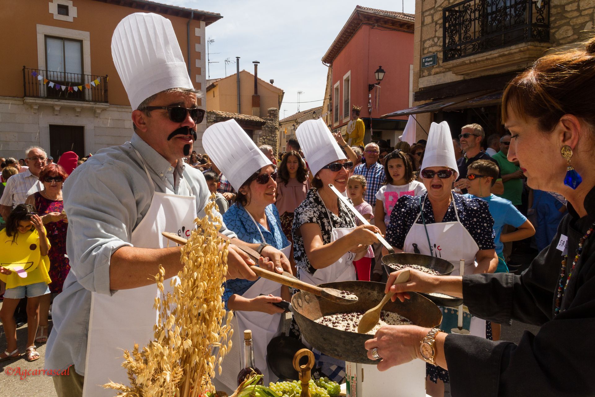 Gigantes y Cabezudos baile vermut (concurso de disfraces)