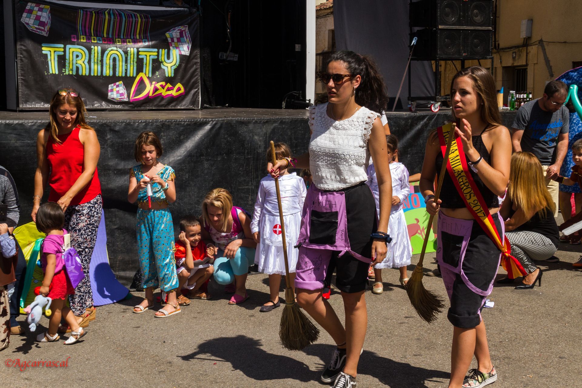 Gigantes y Cabezudos baile vermut (concurso de disfraces)