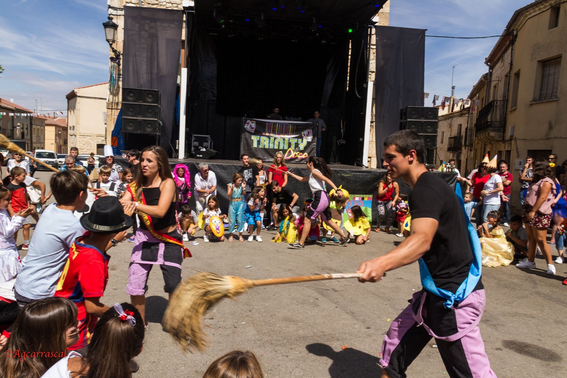 Gigantes y Cabezudos baile vermut (concurso de disfraces)