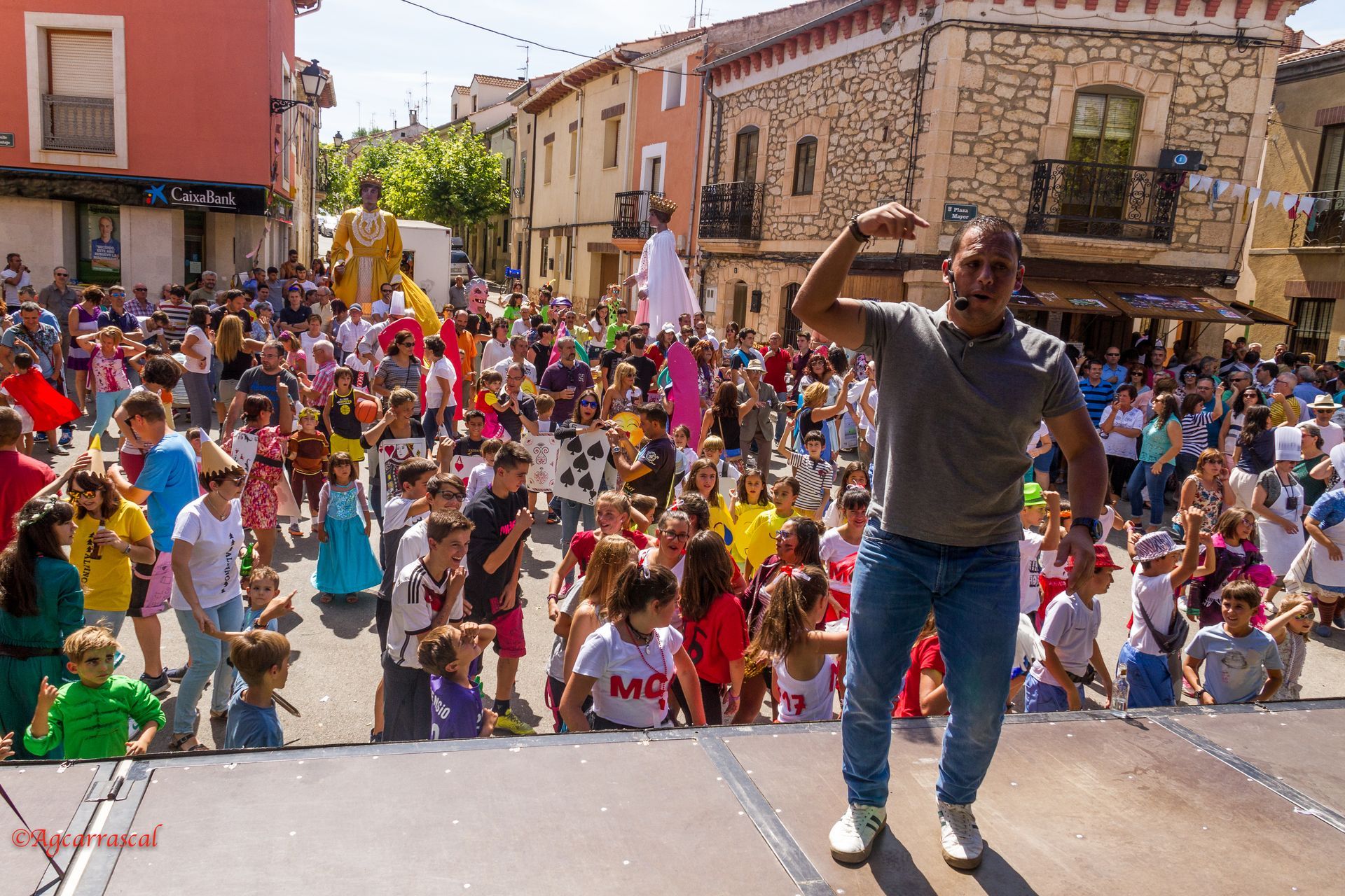 Gigantes y Cabezudos baile vermut (concurso de disfraces)